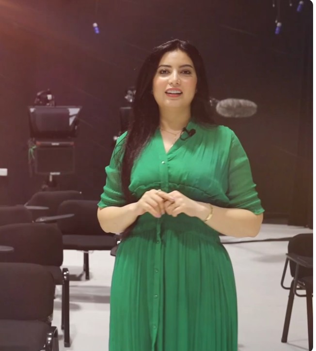 إعلان لكل صورة حكاية